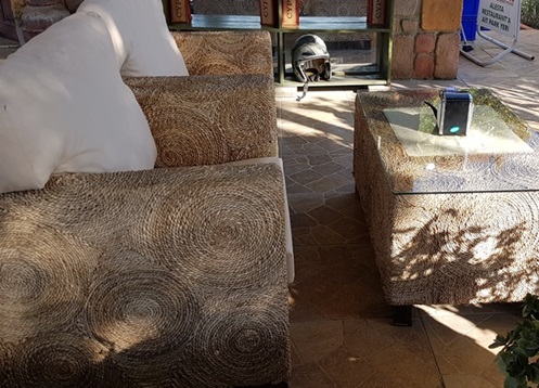 Sitzgarnitur mit Schneckendekor aus Naturmaterial - die Vorlage